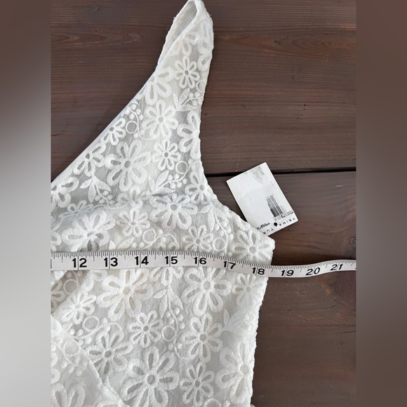 Trina Turk Embroidered White Peplum Sheath Dress Size 14 New with tags - Picture 15 of 15